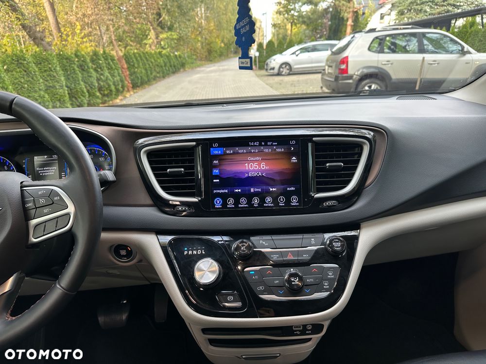 Chrysler Pacifica - 27