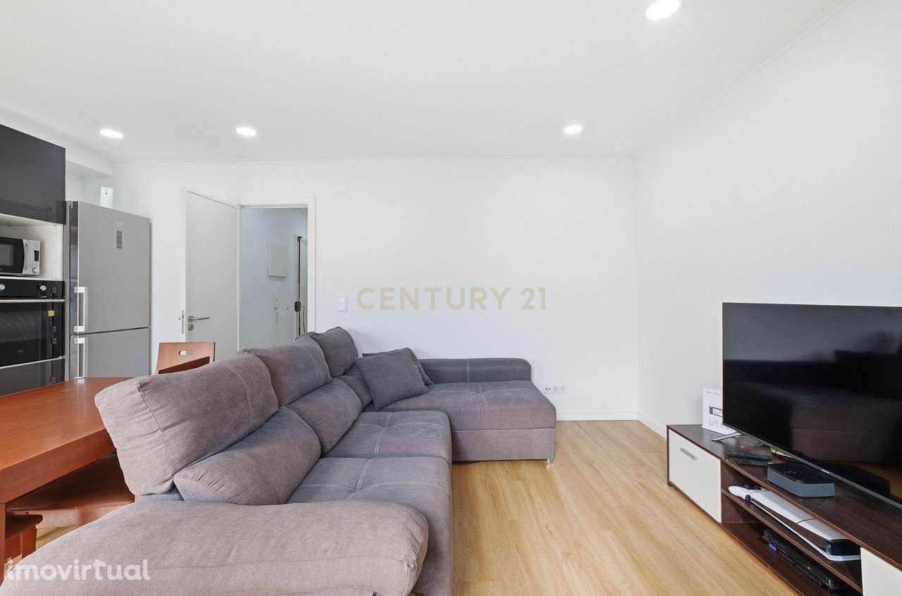 T3 Totalmente Renovado com Varandas a poucos metros do Metro em Corroi - Grande imagem: 4/35