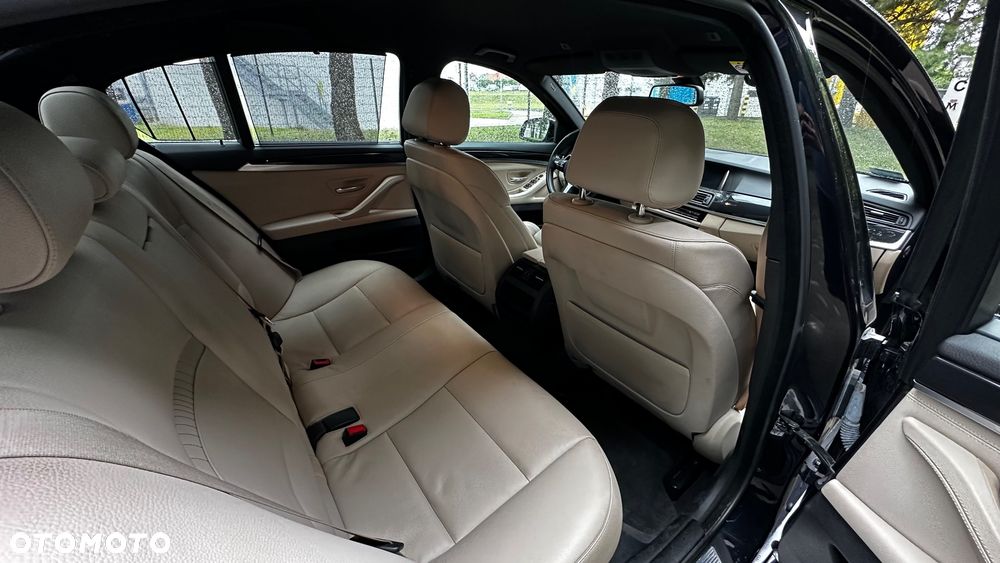 BMW Seria 5 528i xDrive Sport-Aut Luxury Line - 25