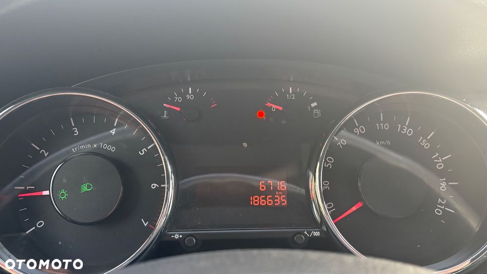 Peugeot 5008 1.6 THP Family 7os - 13