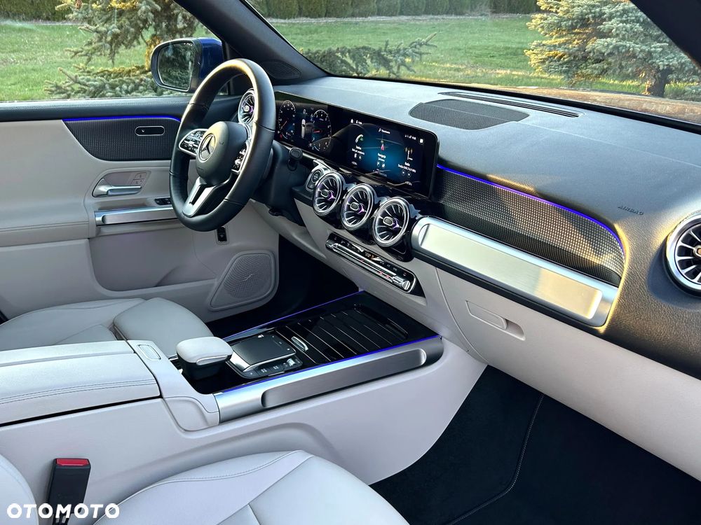 Mercedes-Benz GLB - 16