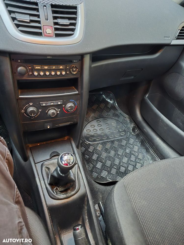 Peugeot 207 1.4 HDI Trendy - 13