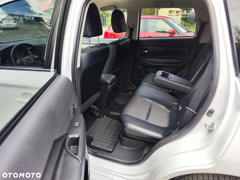 Mitsubishi Outlander 2.0 4WD - 8