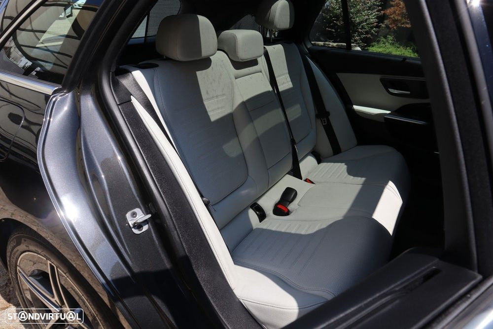 Mercedes-Benz C 300 e AMG Line - 40