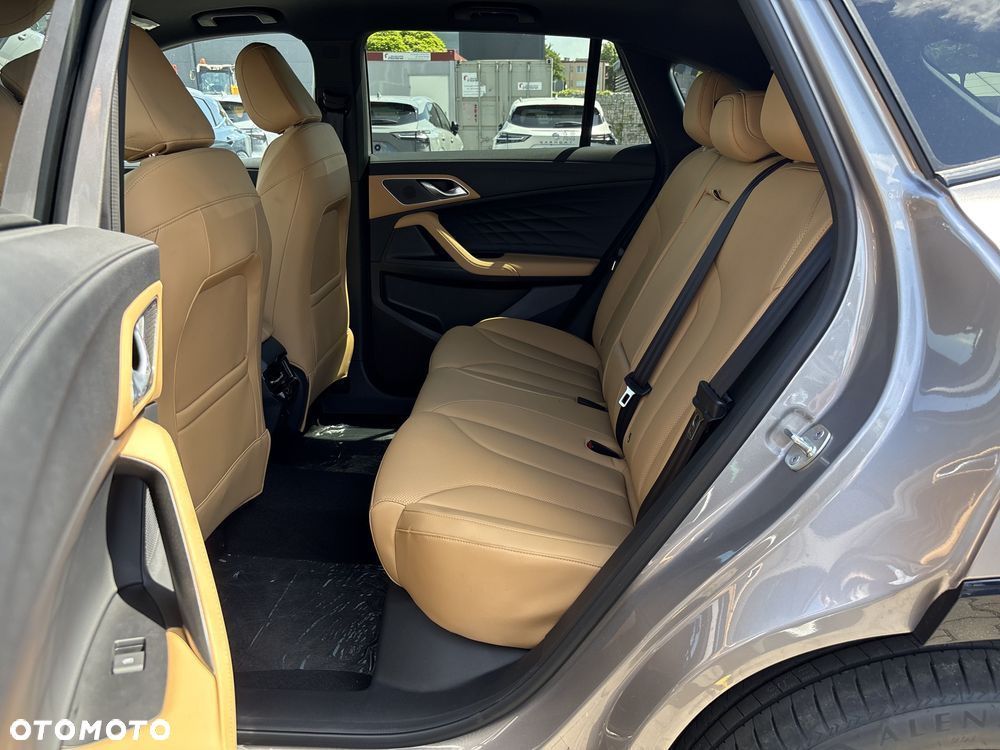 MG HS 1.5T HEV+ Exclusive - 12