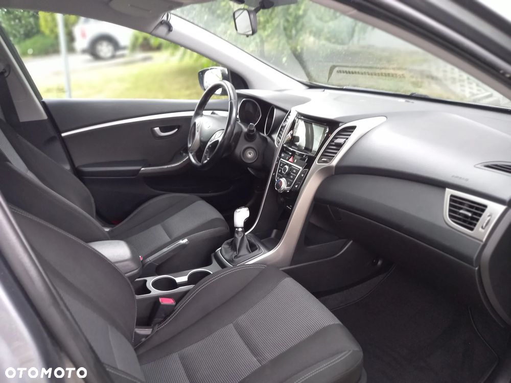 Hyundai i30 blue Kombi 1.6 CRDi Style - 18