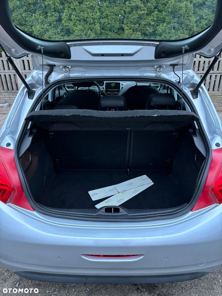 Peugeot 208 - 17