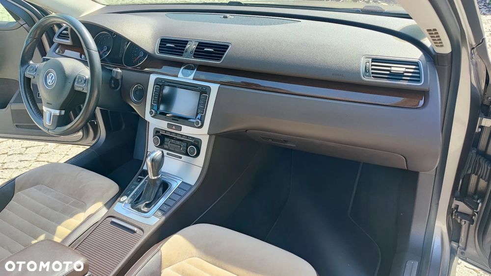 Volkswagen Passat Variant 2.0 TSI DSG Highline - 25