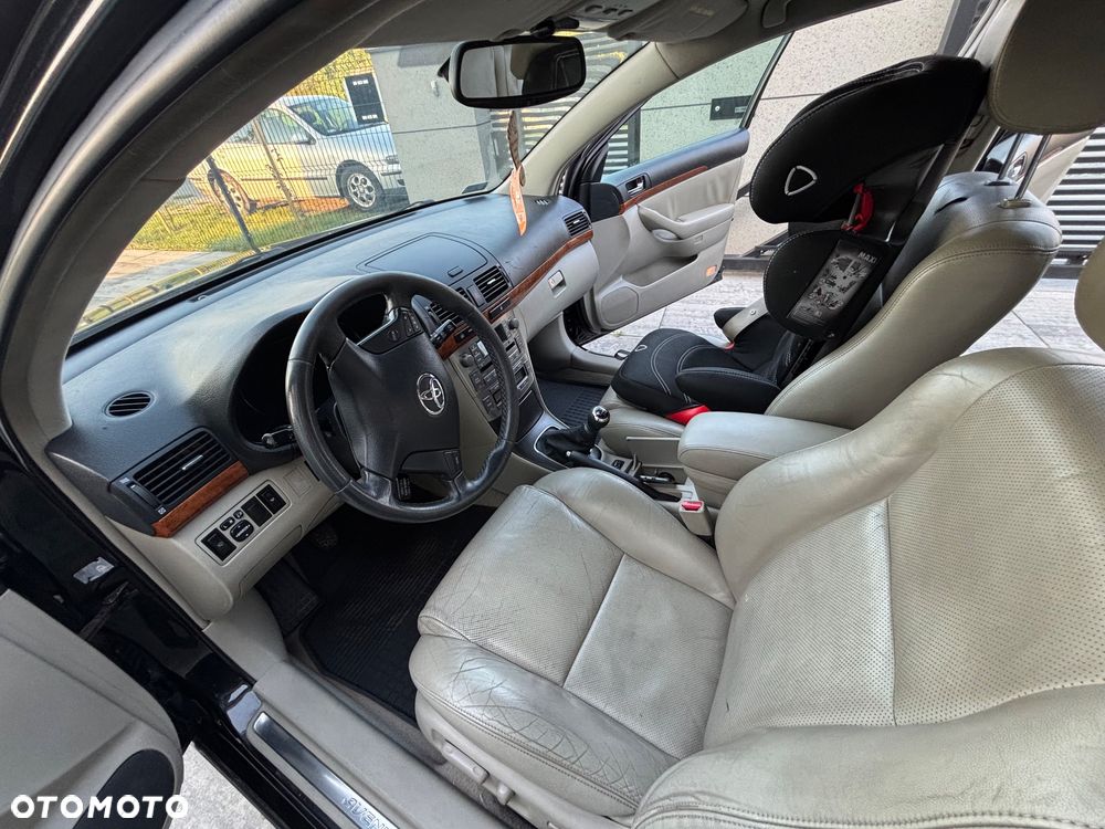 Toyota Avensis 2.0 D-4D Luna - 1