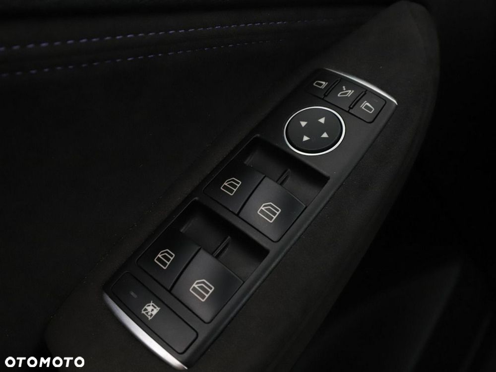 Infiniti Q30 2.0t DCT AWD Sport City Black - 34