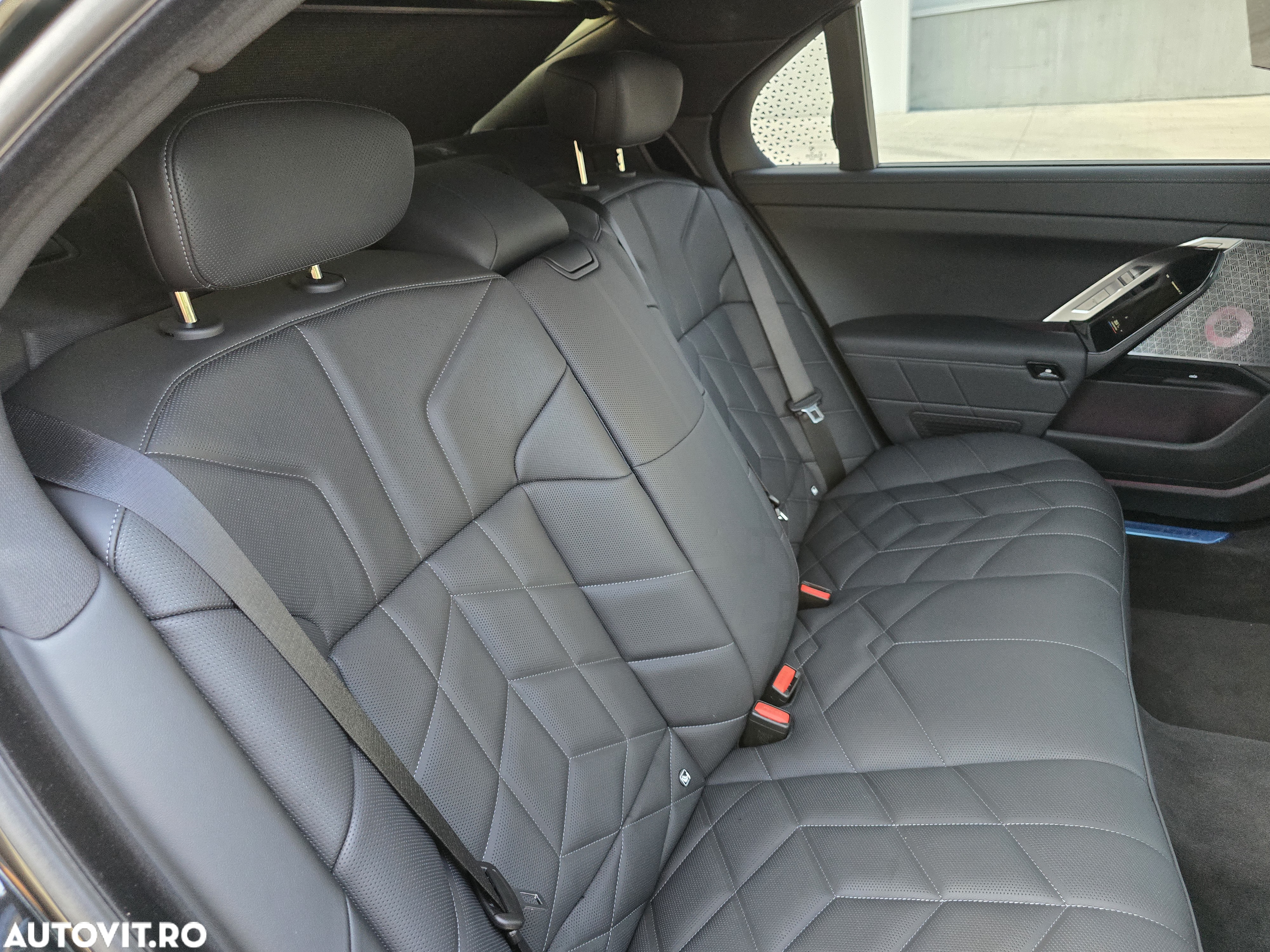 BMW Seria 7 740d xDrive MHEV - 26