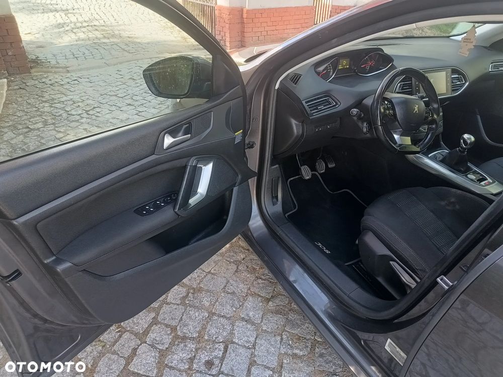 Peugeot 308 1.6 BlueHDi Allure S&S - 18