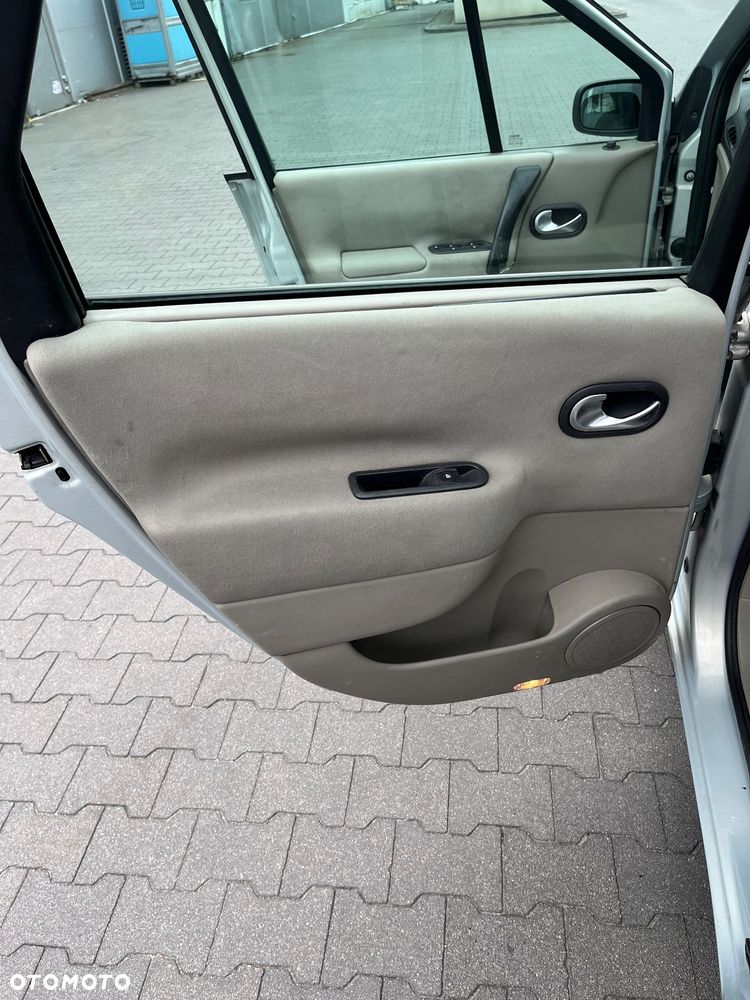 Renault Scenic 1.5d Ci Confort Privilege - 20