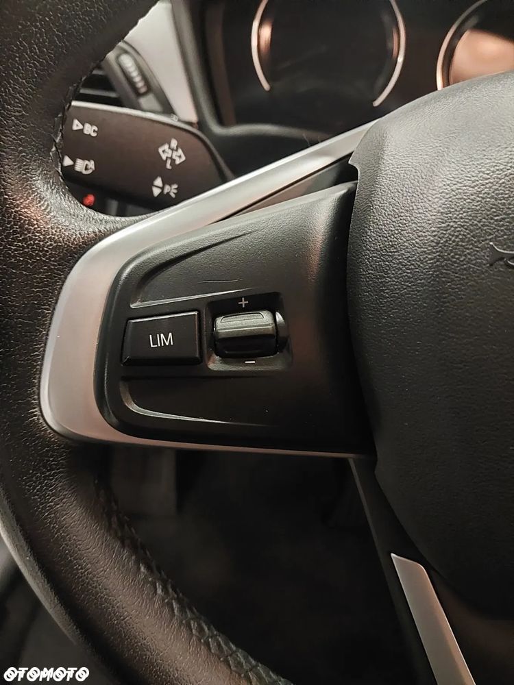 BMW X1 sDrive18i - 8