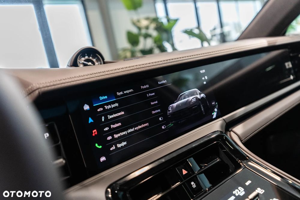 Porsche Panamera Turbo E-Hybrid PHEV - 23