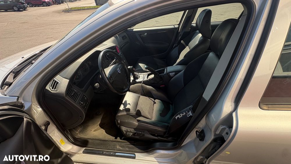 Volvo S60 2.4 D Momentum Geartronic - 12