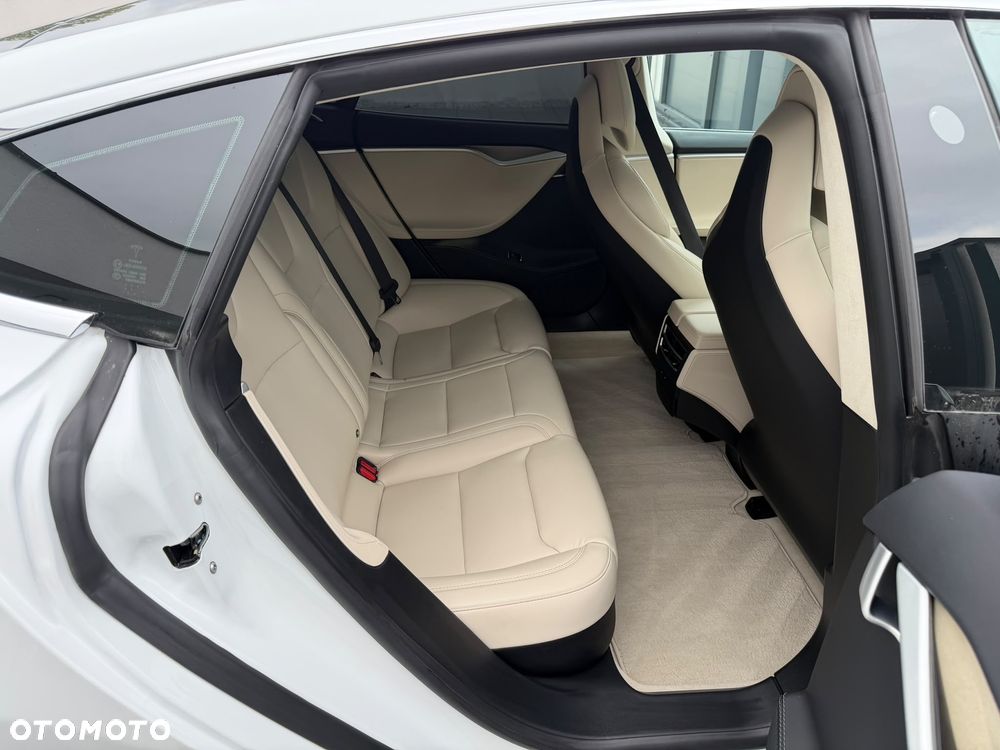 Tesla Model S - 23
