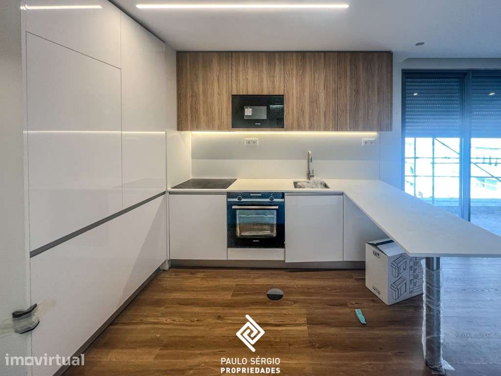 Apartamento T0 com terraço e garagem no Centro de Vila Nova de Gaia - Grande imagem: 2/12