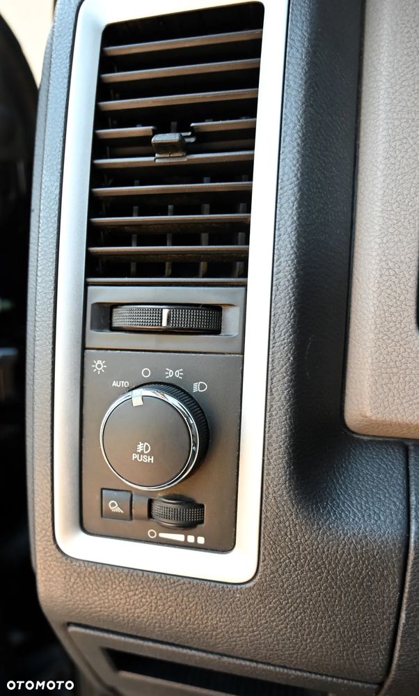 Dodge RAM - 28