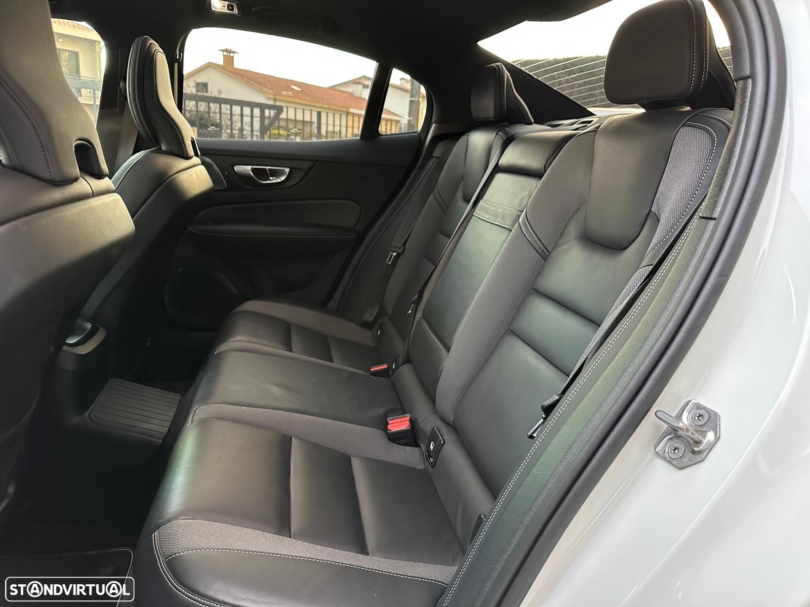 Volvo S60 2.0 T8 PHEV R-Design AWD - 20