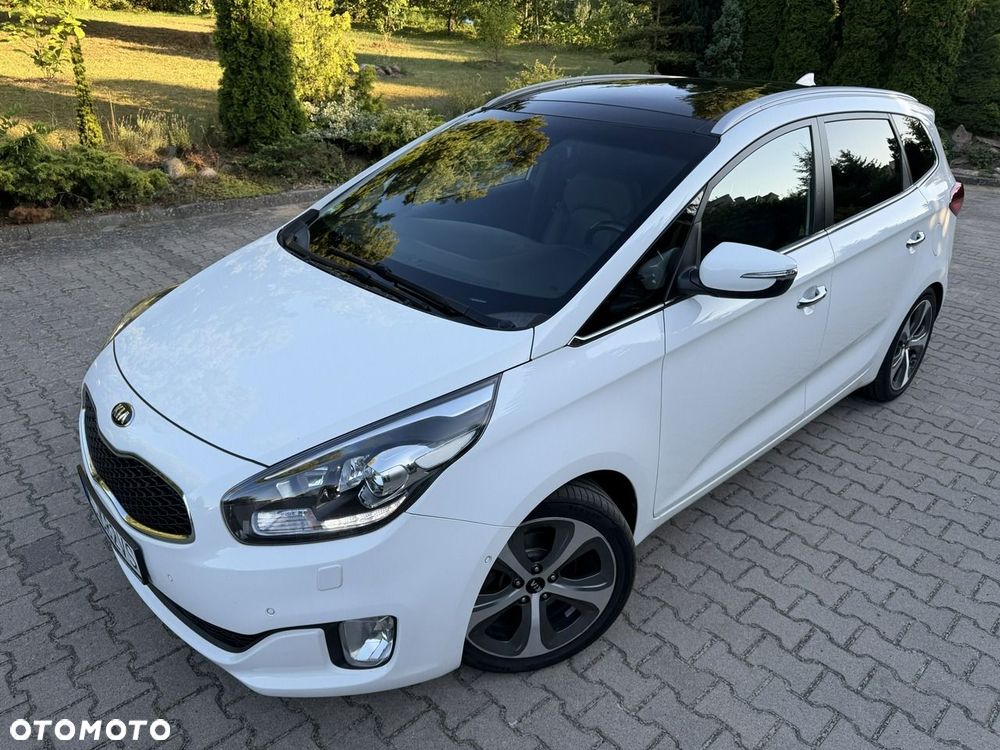 Kia Carens - 32