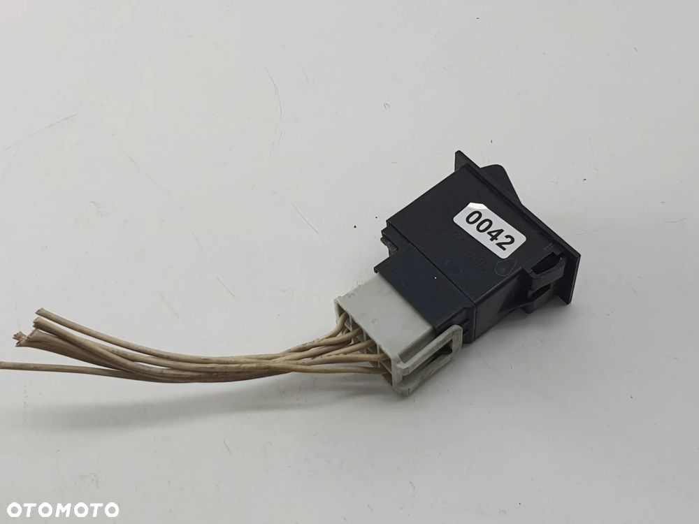 PRZELACZNIK MAN LE - 2