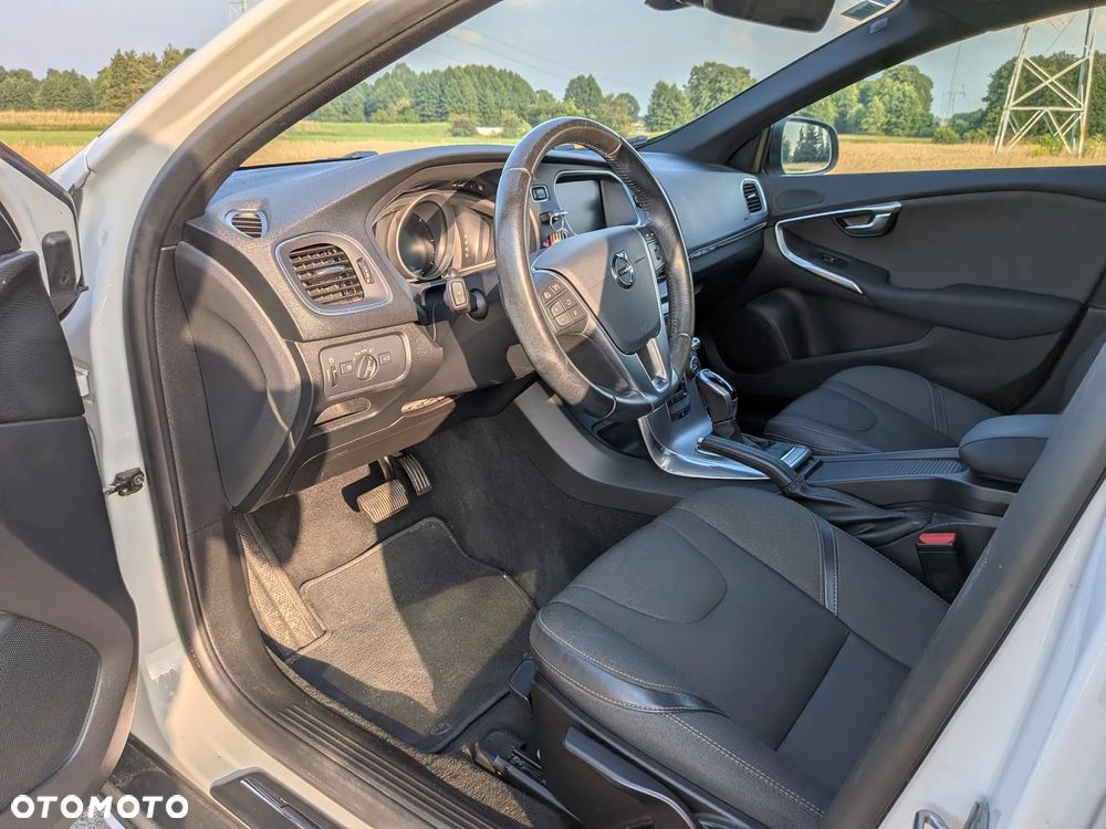 Volvo V40 Cross Country - 17