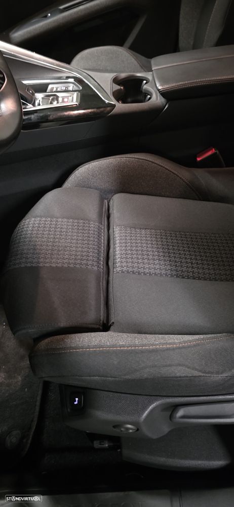 Peugeot 5008 1.2 PureTech GT EAT8 - 11