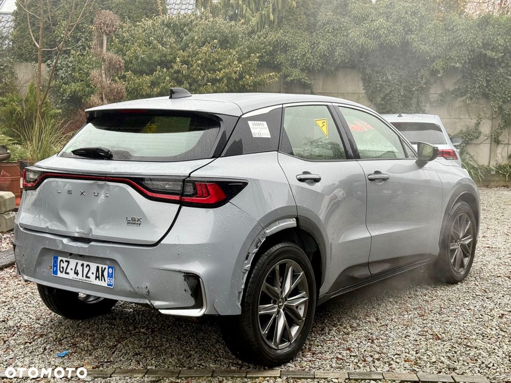 Lexus LBX FWD Emotion - 2