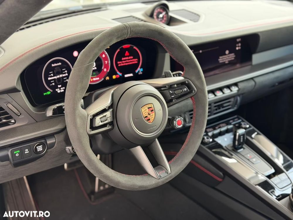 Porsche 911 Carrera 4 GTS PDK - 9