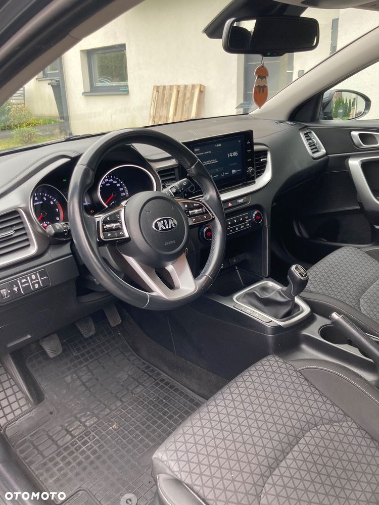 Kia Ceed 1.5 T-GDI M - 12