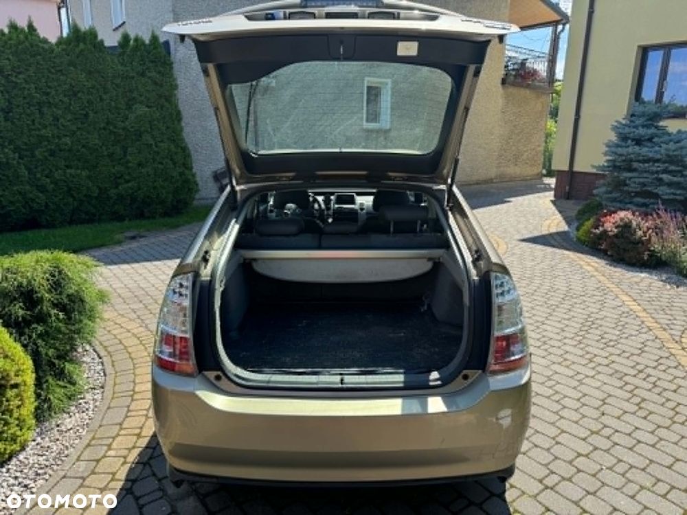 Toyota Prius 1.5 VVT-i Sol - 17
