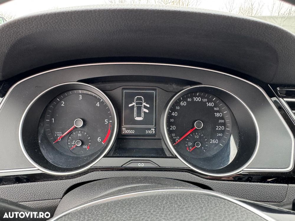 Volkswagen Passat 1.6 TDI Comfortline - 12