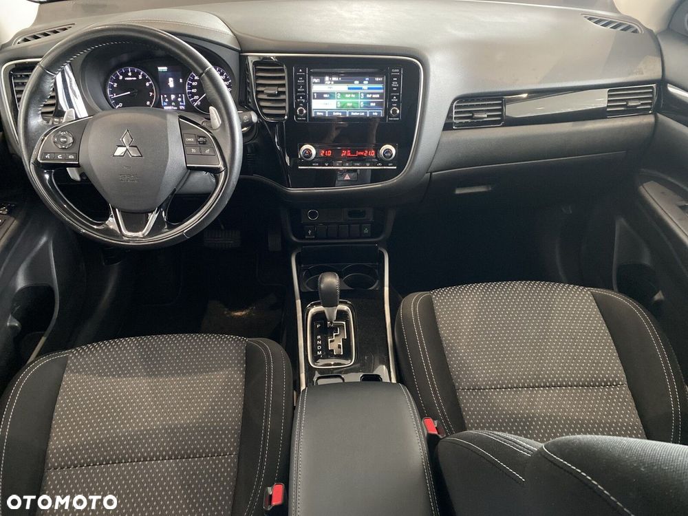 Mitsubishi Outlander - 14