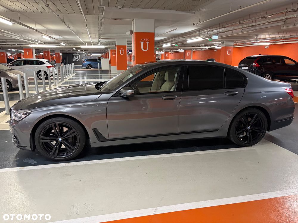 BMW Seria 7 - 38