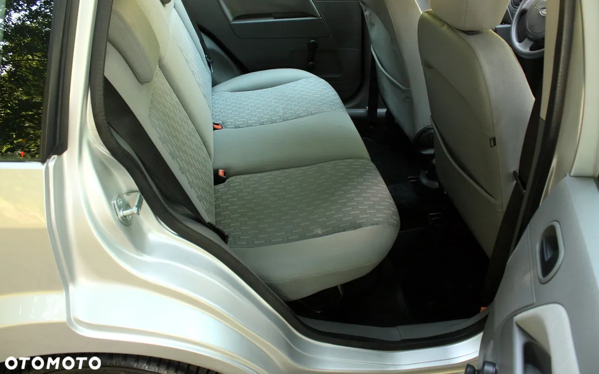 Ford Fusion 1.4 Ambiente - 8
