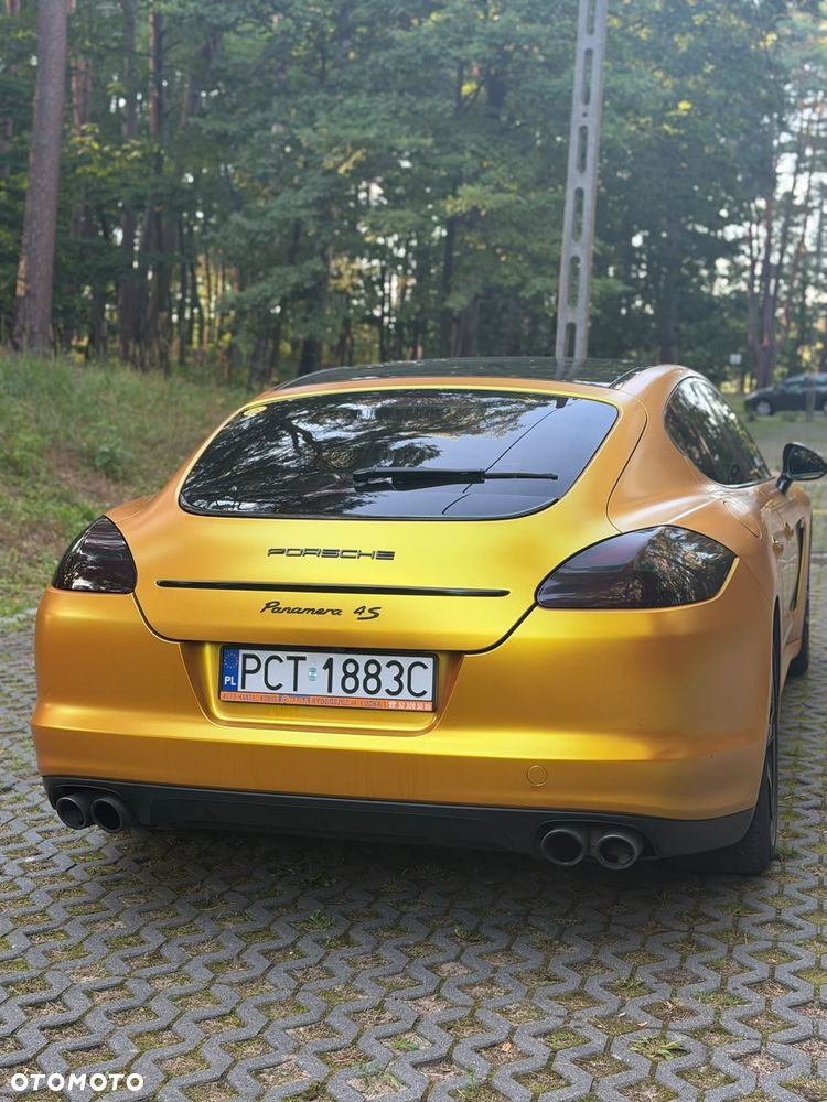 Porsche Panamera 4S - 4