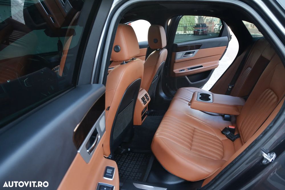 Jaguar XF - 12