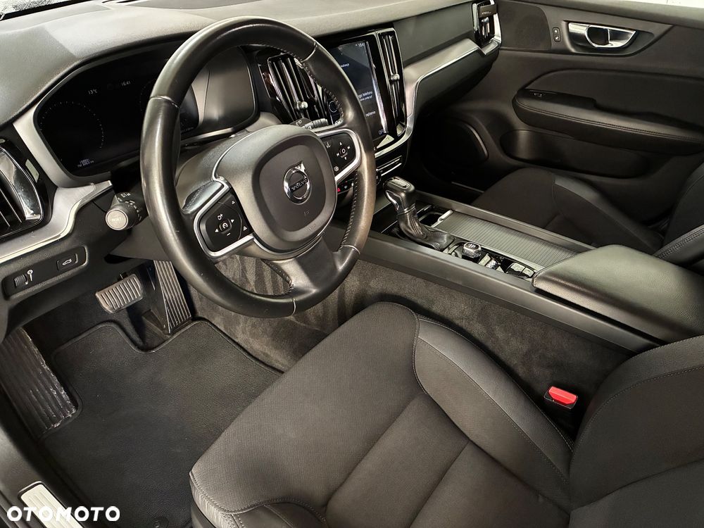 Volvo V60 T4 Momentum Pro - 11