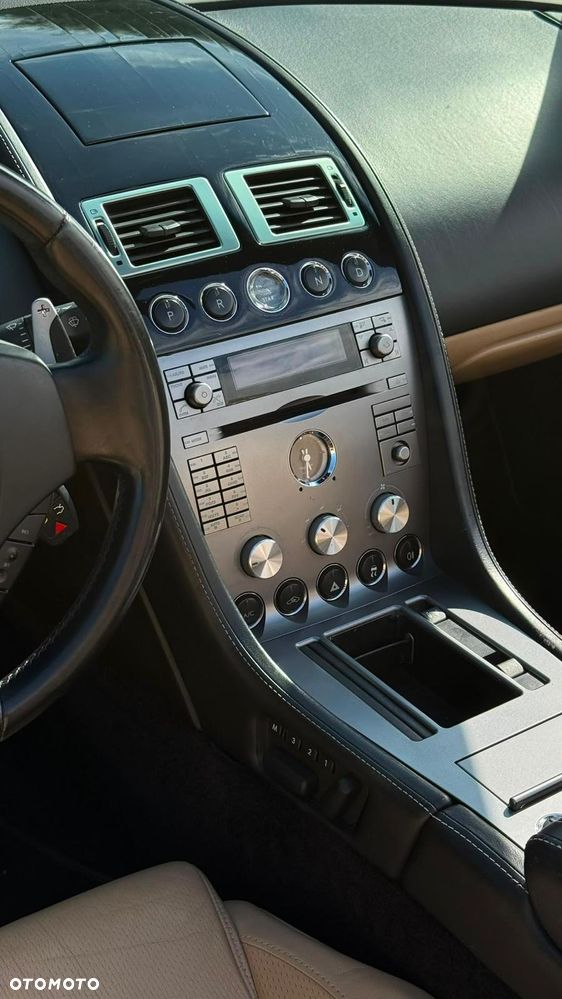 Aston Martin DB9 - 17