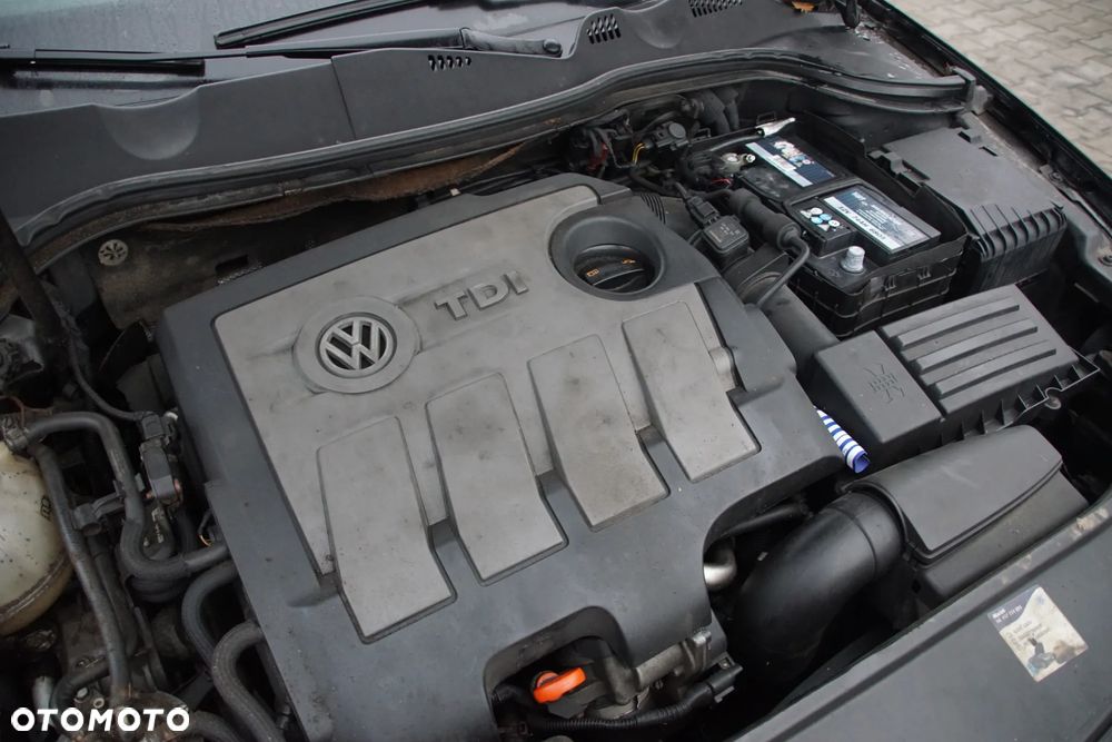 Auto na części - Volkswagen Passat B6 Lift 1.6 TDI 105 KM CAYC MDM L041 2010R Silnik Skrzynia Drzwi Maska Zderzak Błotnik Klapa Lampa Lusterko Klamka Deska Kokpit Sterownik Moduł Czujnik Licznik Kierownica Panel Wyświetlacz - 19