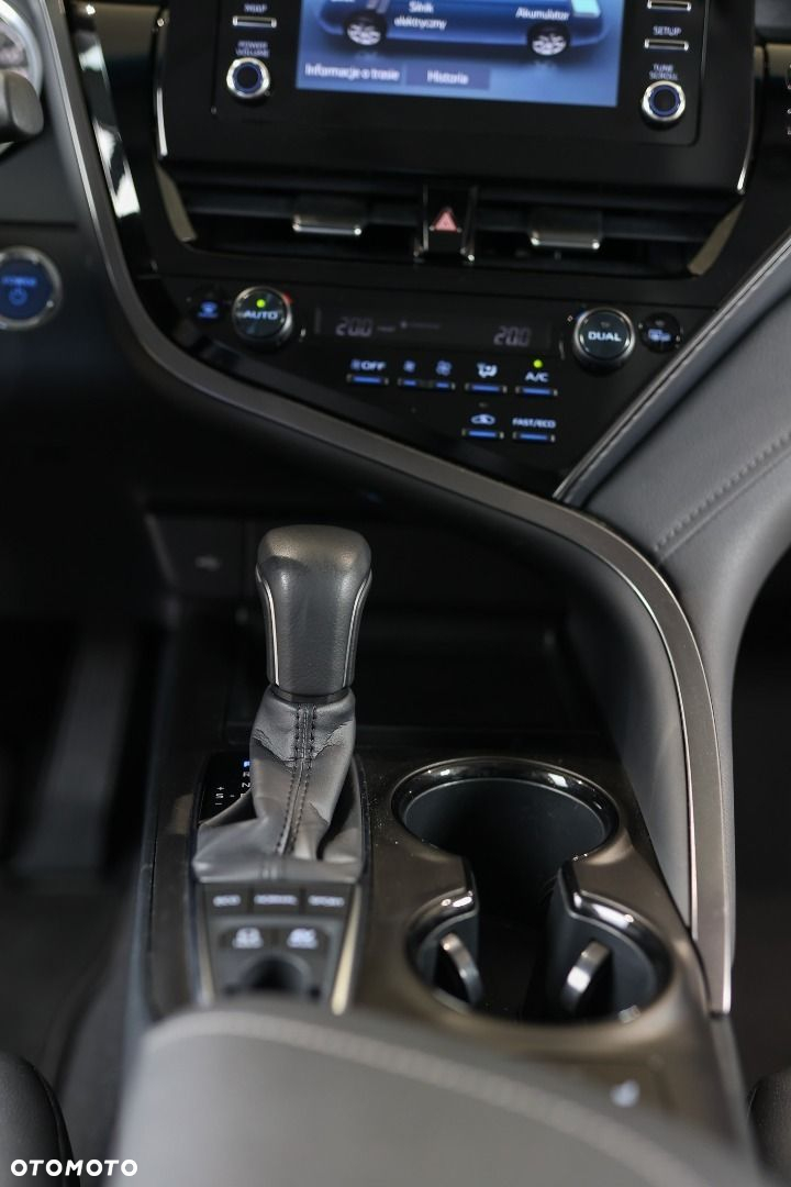 Toyota Camry - 30