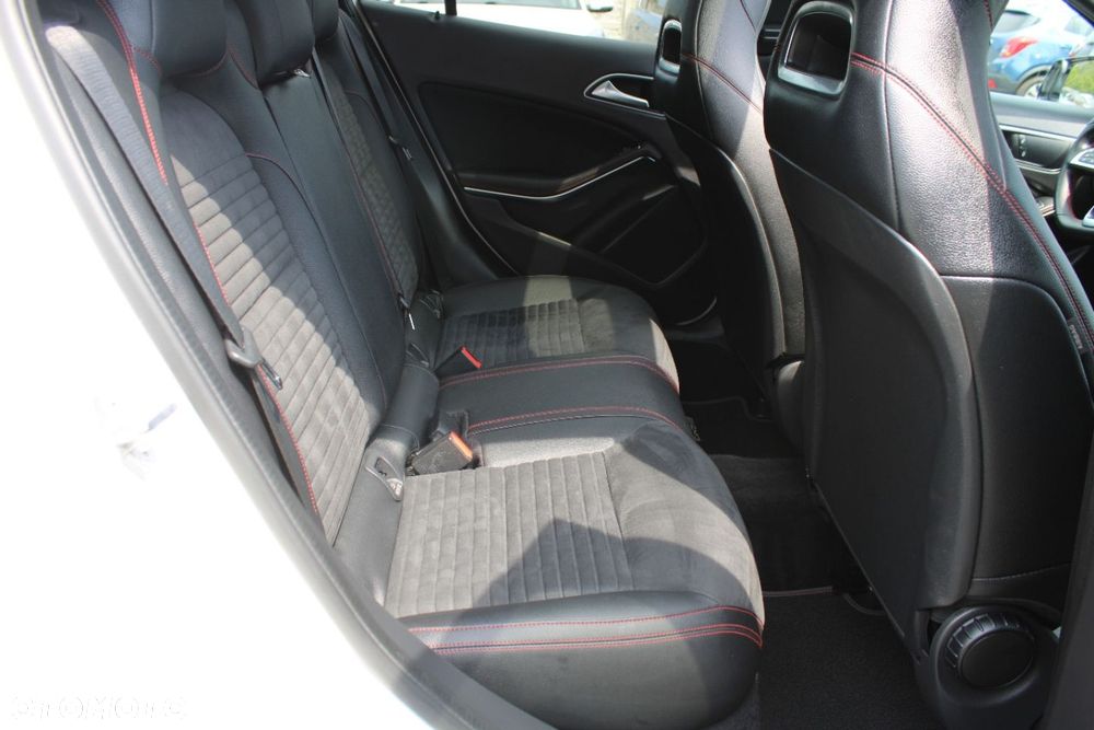 Mercedes-Benz GLA - 24