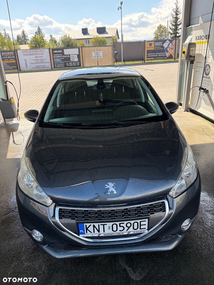Peugeot 208 - 1