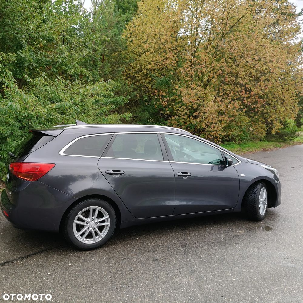 Kia Ceed 1.6 GDI Dream Team Edition - 6