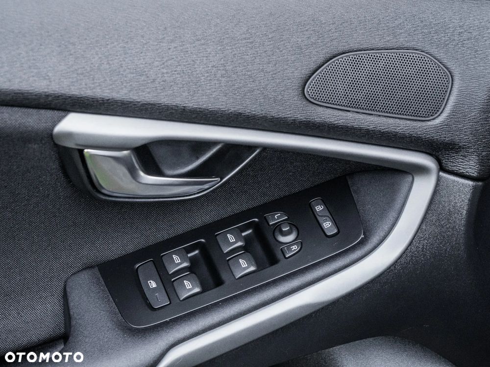 Volvo V40 D2 Drive-E Momentum - 27