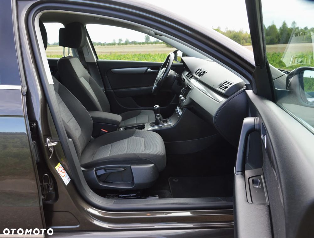 Volkswagen Passat - 32