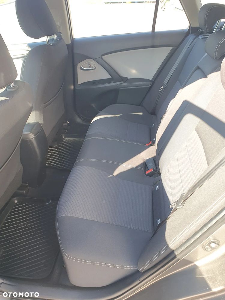Toyota Avensis 2.0 D-4D Premium - 8