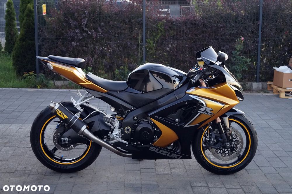 Suzuki GSX-R - 6