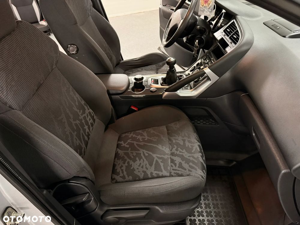Peugeot 3008 1.6 HDi Premium - 17